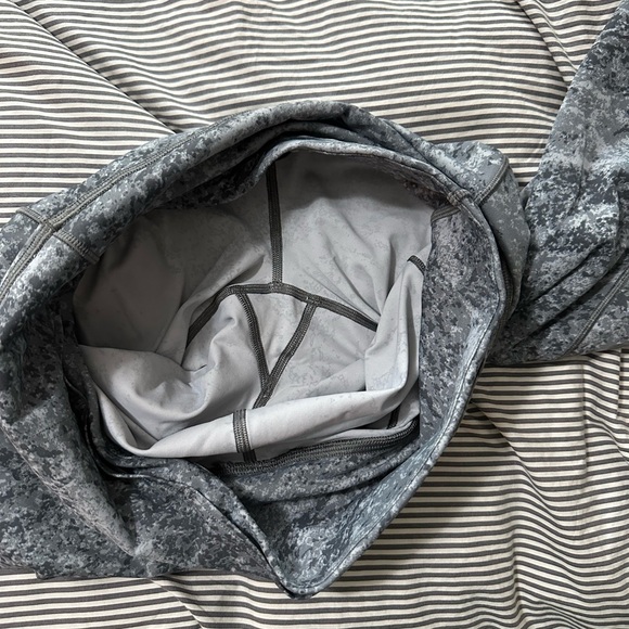 Lulu Grey Pattern Leggings - Picture 2 of 5